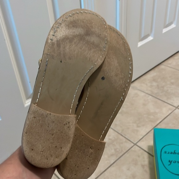 Jack Rogers Hamptons Flat gold size 8m sandals EUC - Picture 7 of 13